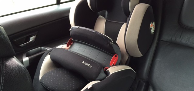 Kindersitz im Auto: Wie findet man den richtigen?
