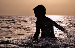 Kind im Wasser_Wassersport für Kinder