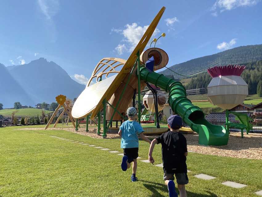 Schmetterling-Spielgerüst im Alpenrose Familux Resort